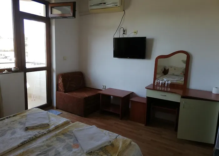 Strinava Ξενοδοχείο 3*